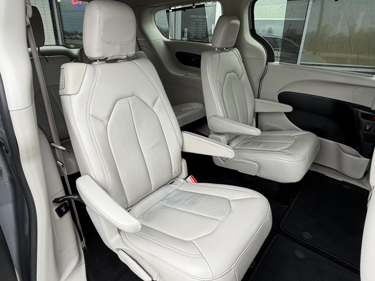 Chrysler Pacifica Touring-L Plus FWD 2017