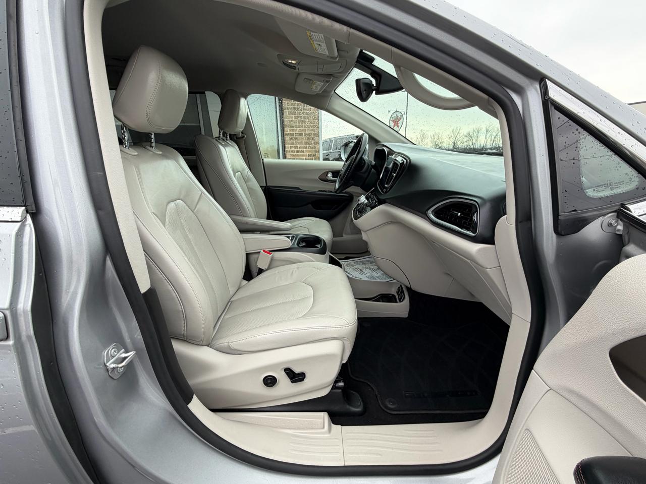 Chrysler Pacifica Touring-L Plus FWD 2017