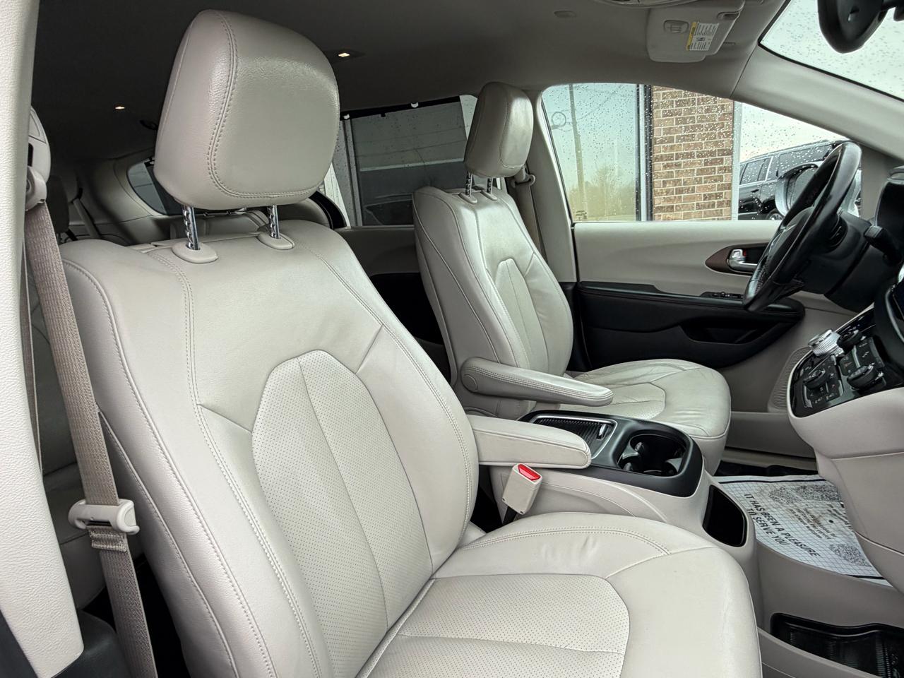 Chrysler Pacifica Touring-L Plus FWD 2017