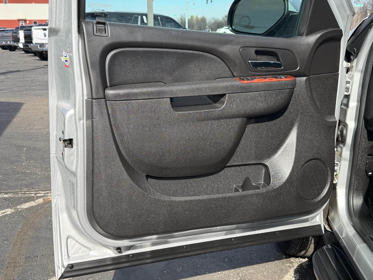 GMC Yukon XL 4WD 4dr SLE 2014