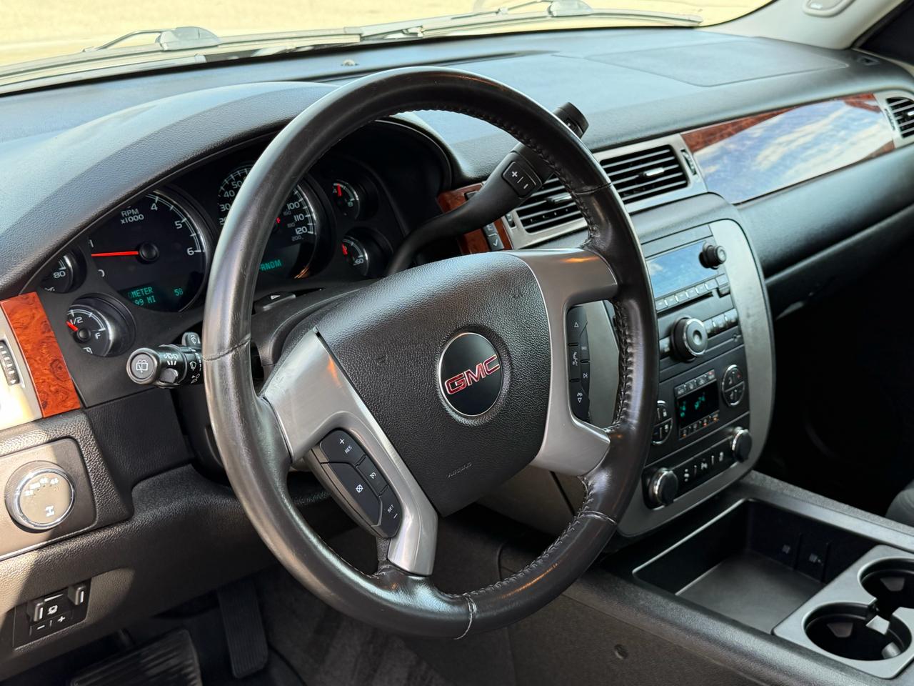 GMC Yukon XL 4WD 4dr SLE 2014