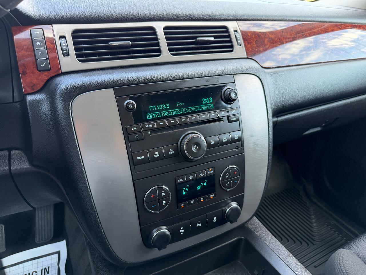 GMC Yukon XL 4WD 4dr SLE 2014