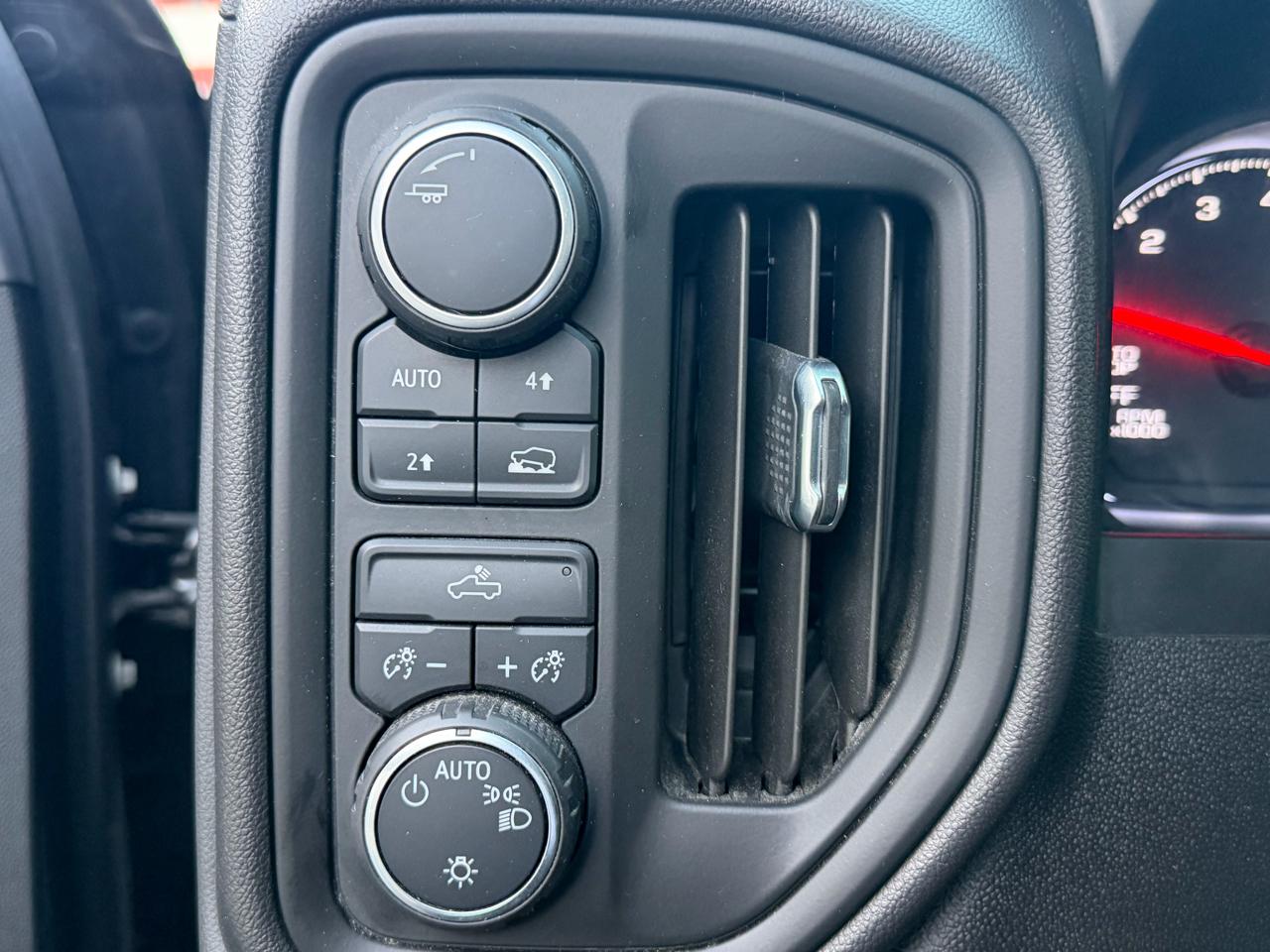 Chevrolet Silverado 1500 4WD Crew Cab 147" Custom 2021