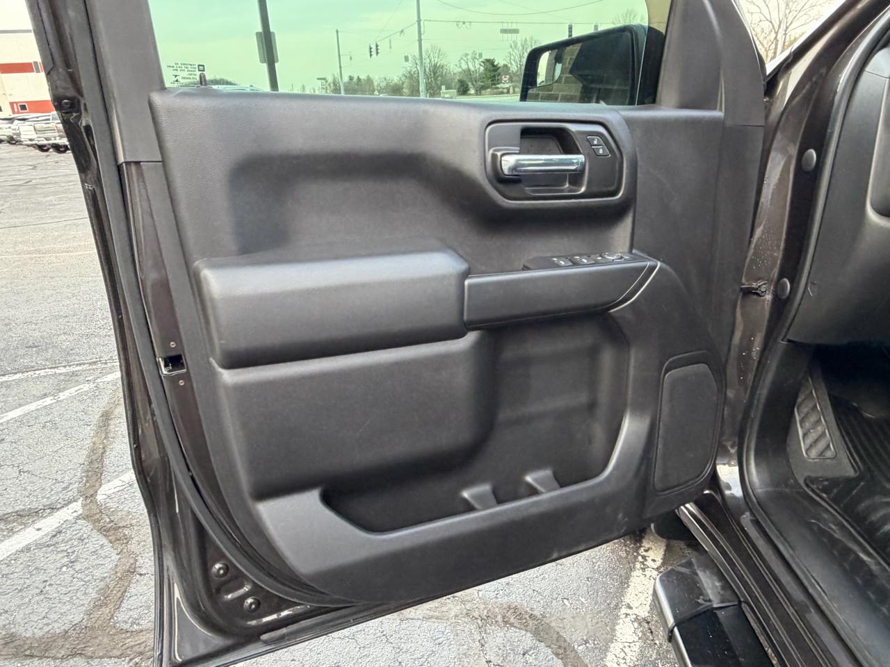 Chevrolet Silverado 1500 4WD Crew Cab 147" Custom 2021