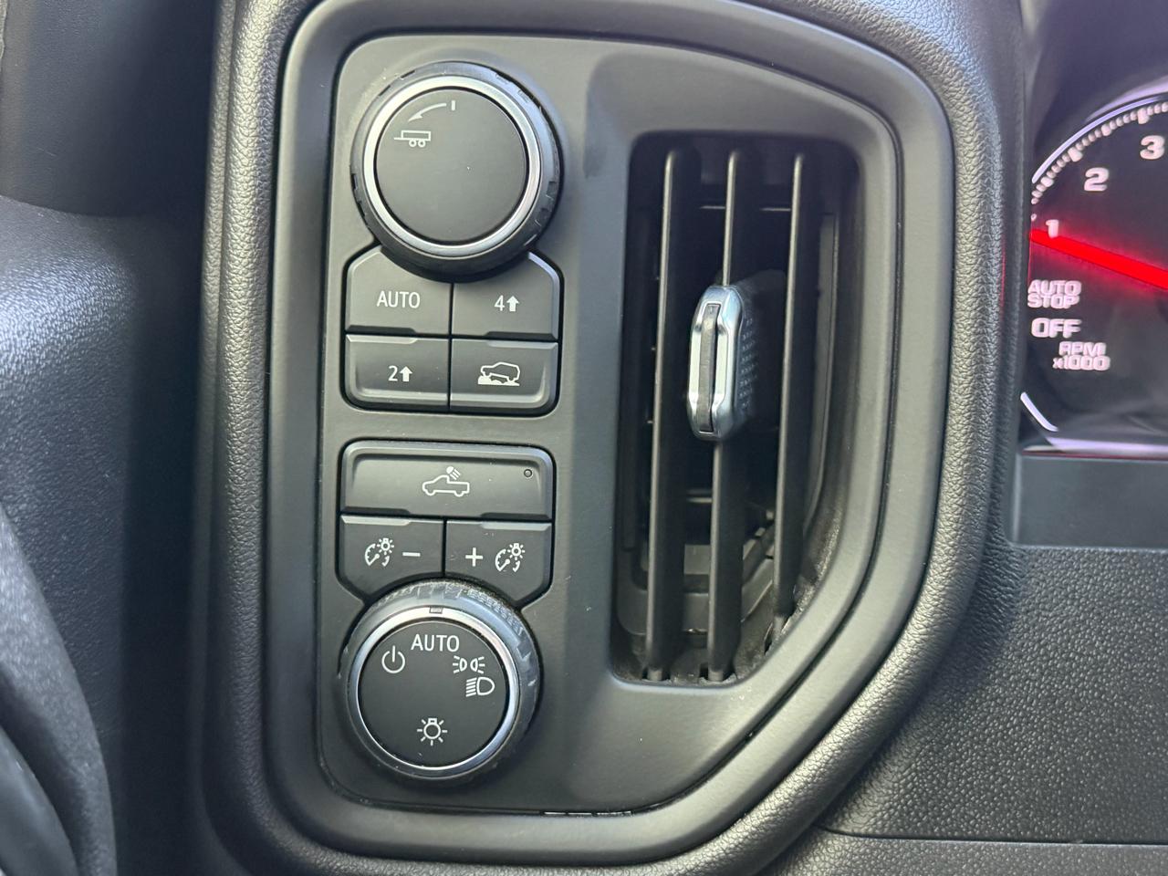 Chevrolet Silverado 1500 4WD Crew Cab 147" Custom 2021