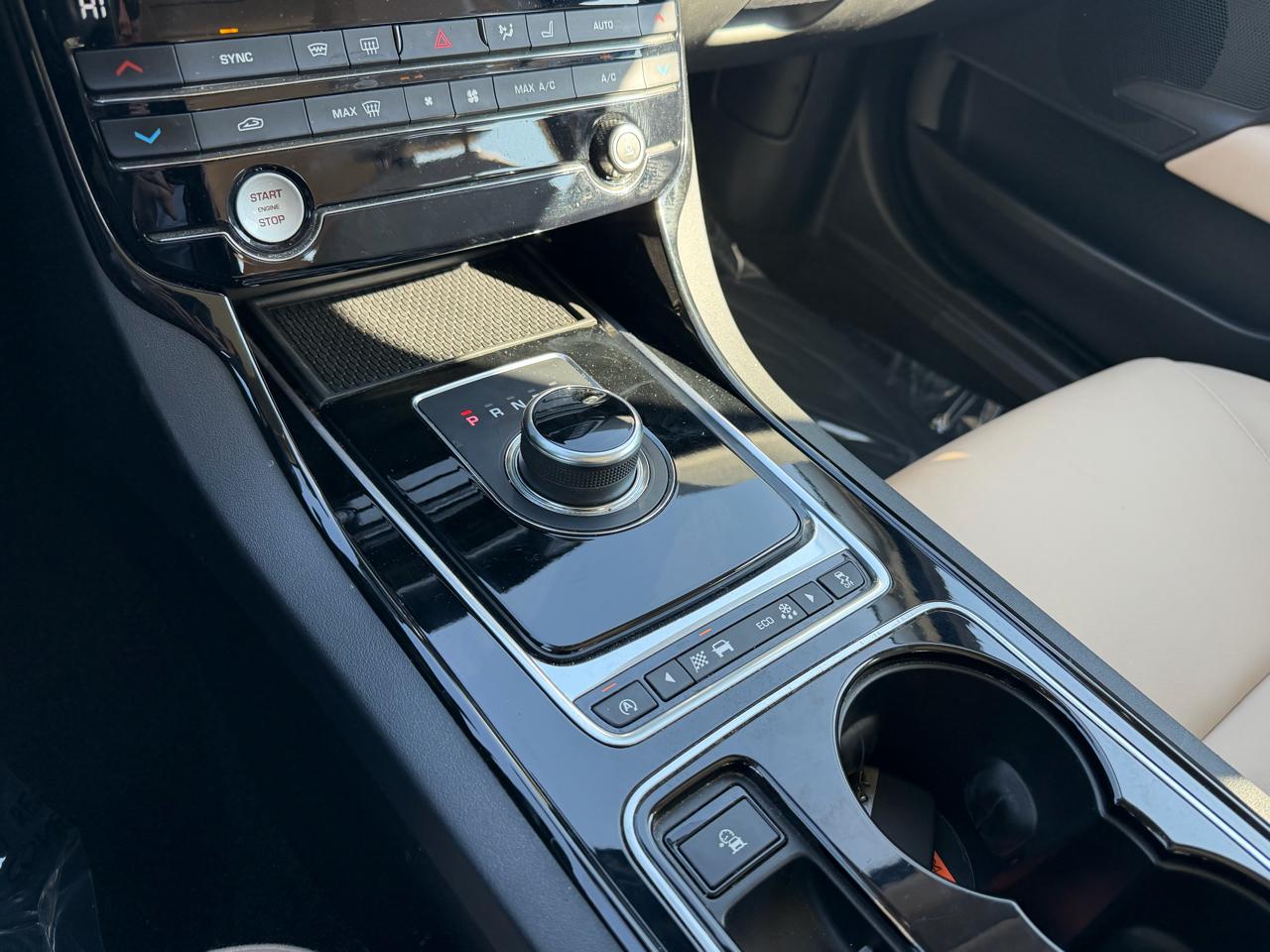 Jaguar XE 35t Premium AWD 2017