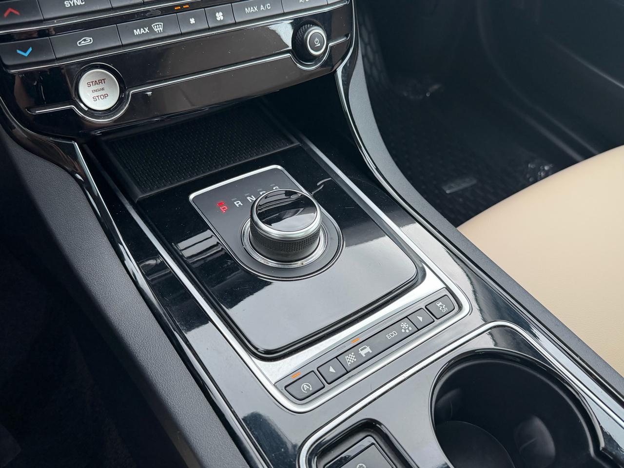 Jaguar XE 35t Premium AWD 2017