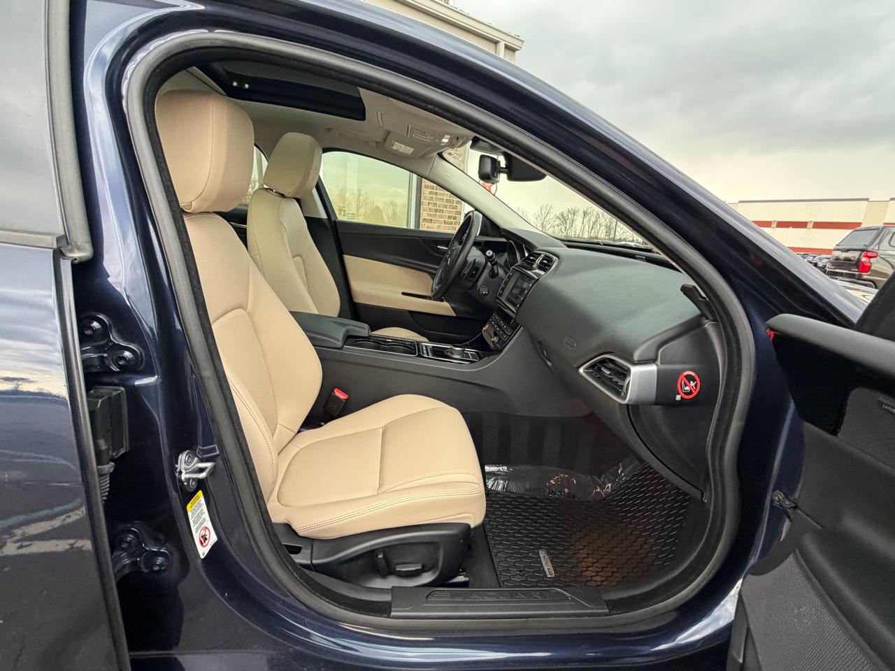 Jaguar XE 35t Premium AWD 2017