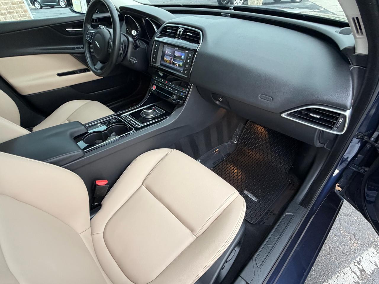 Jaguar XE 35t Premium AWD 2017