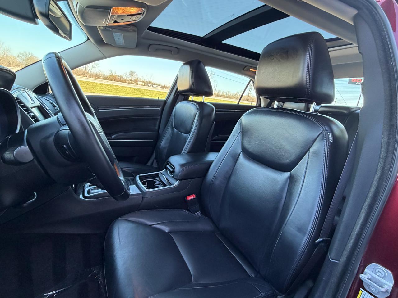 Chrysler 300 4dr Sdn Limited AWD 2016