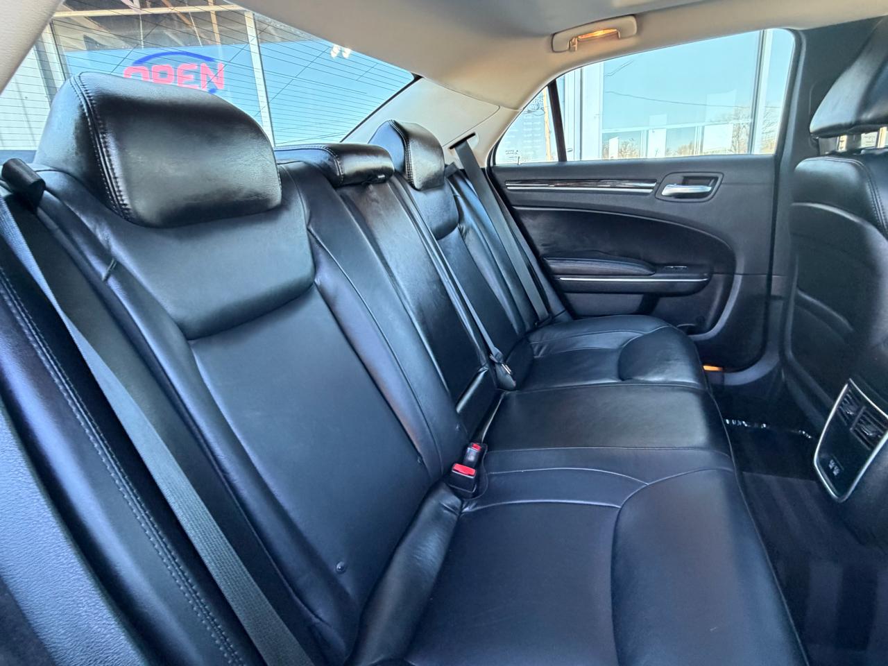 Chrysler 300 4dr Sdn Limited AWD 2016