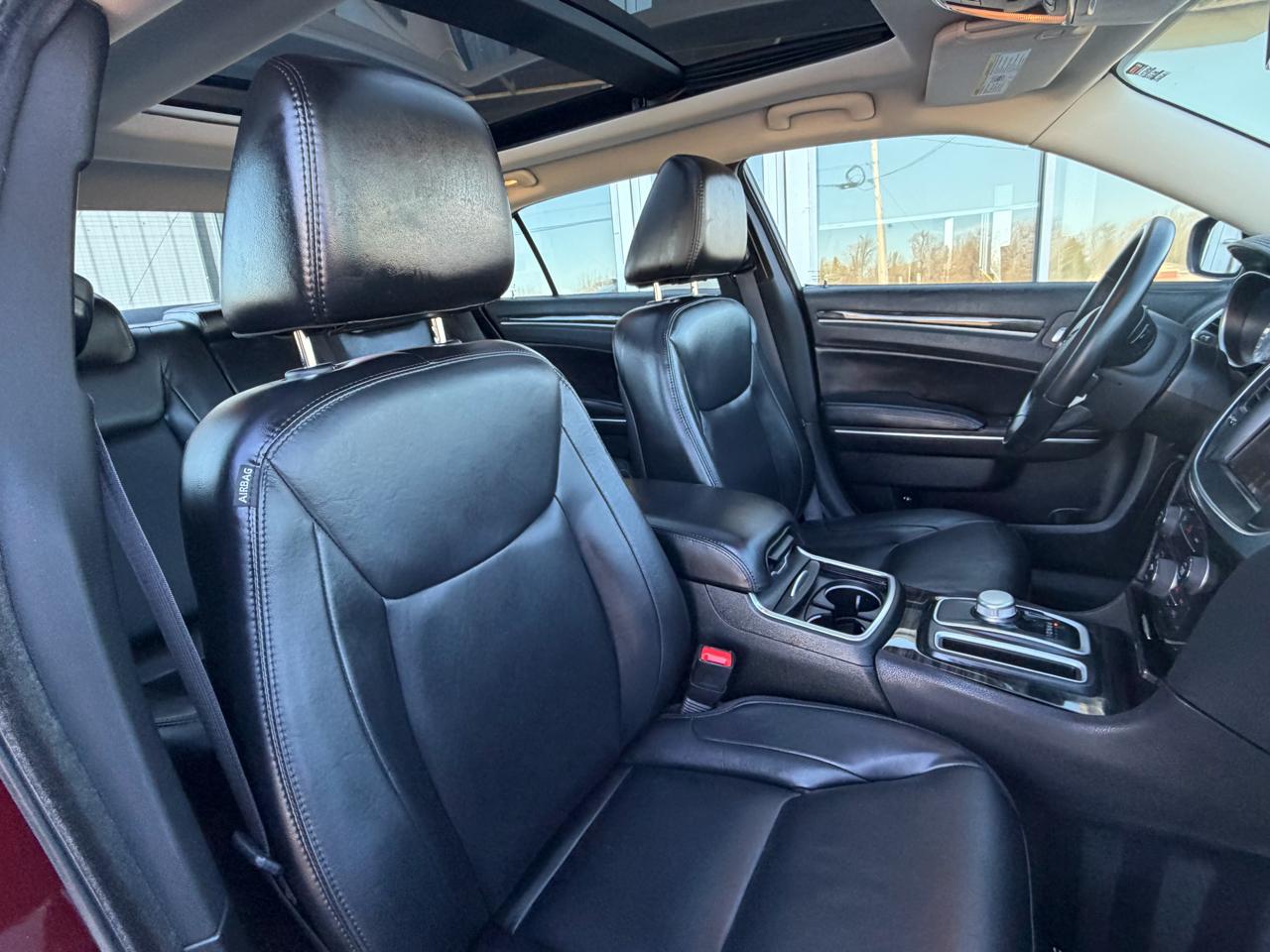 Chrysler 300 4dr Sdn Limited AWD 2016