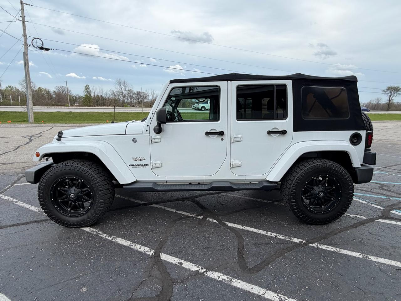 Jeep Wrangler Unlimited 4WD 4dr Sahara 2016