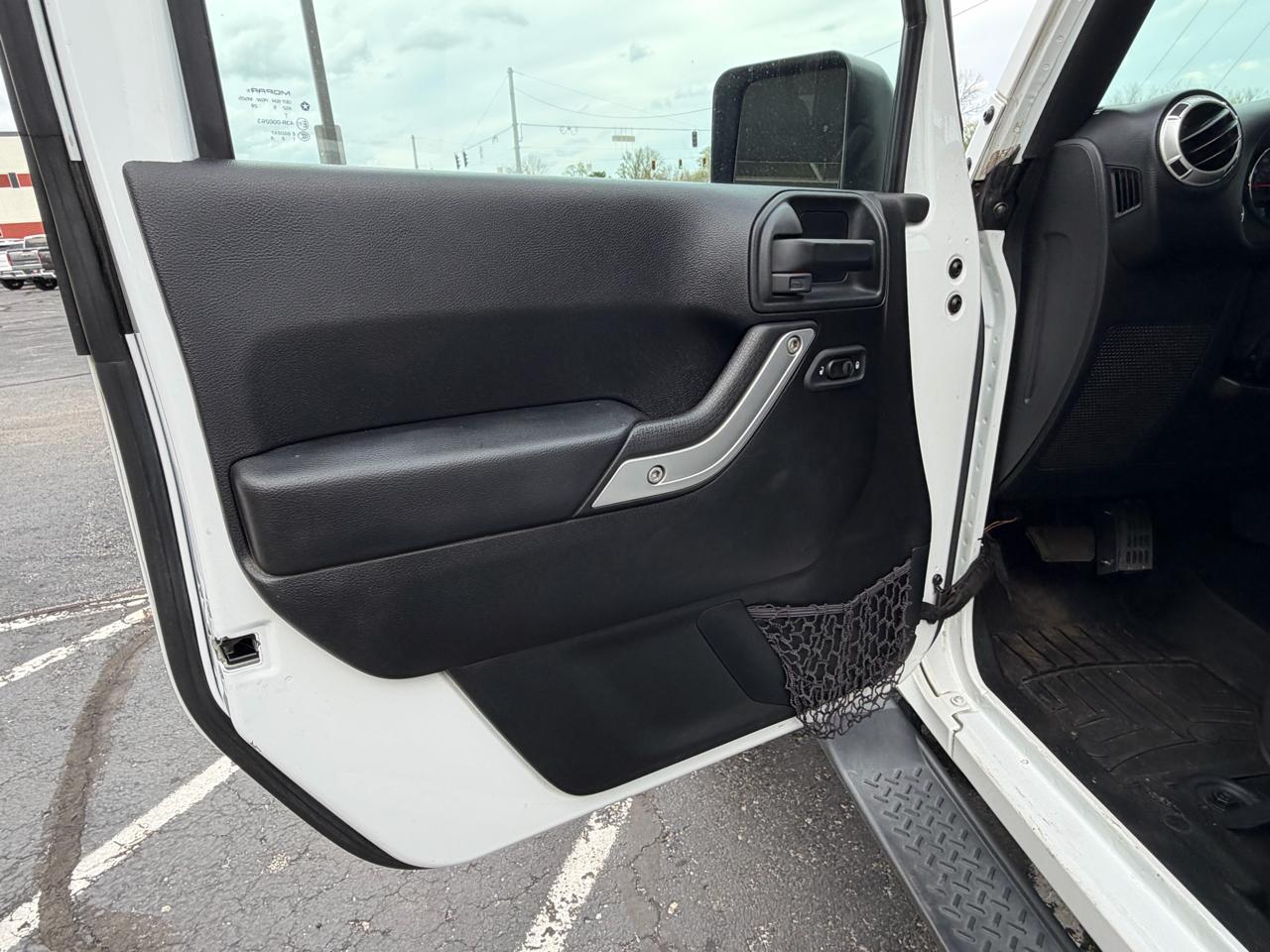 Jeep Wrangler Unlimited 4WD 4dr Sahara 2016