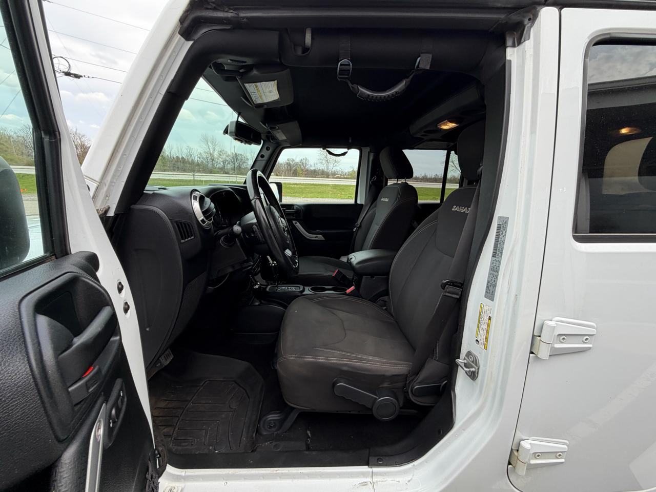 Jeep Wrangler Unlimited 4WD 4dr Sahara 2016