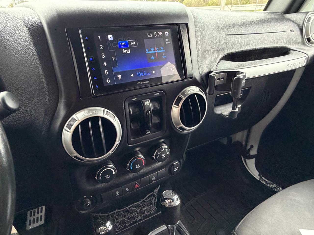 Jeep Wrangler Unlimited 4WD 4dr Sahara 2016