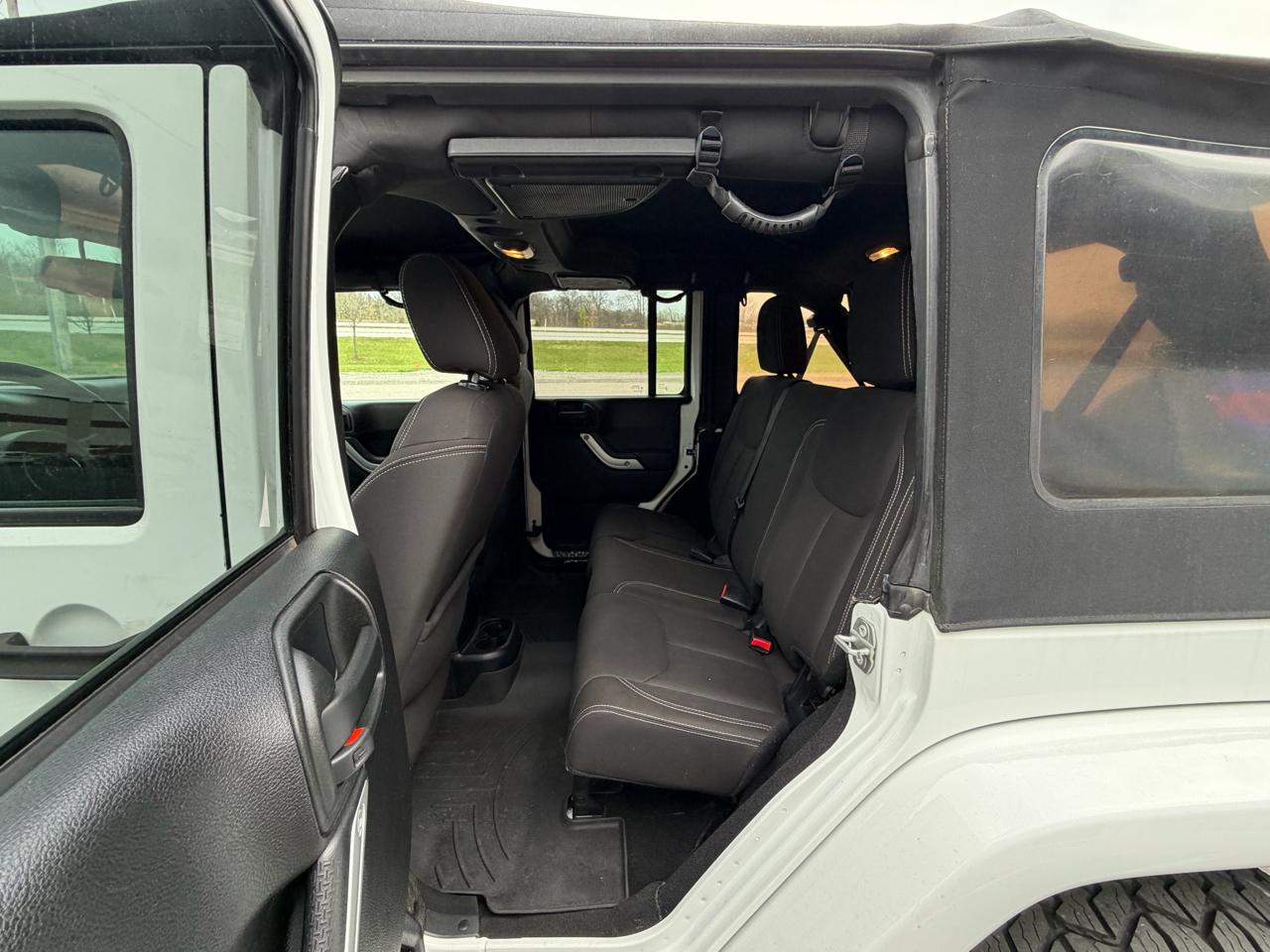 Jeep Wrangler Unlimited 4WD 4dr Sahara 2016