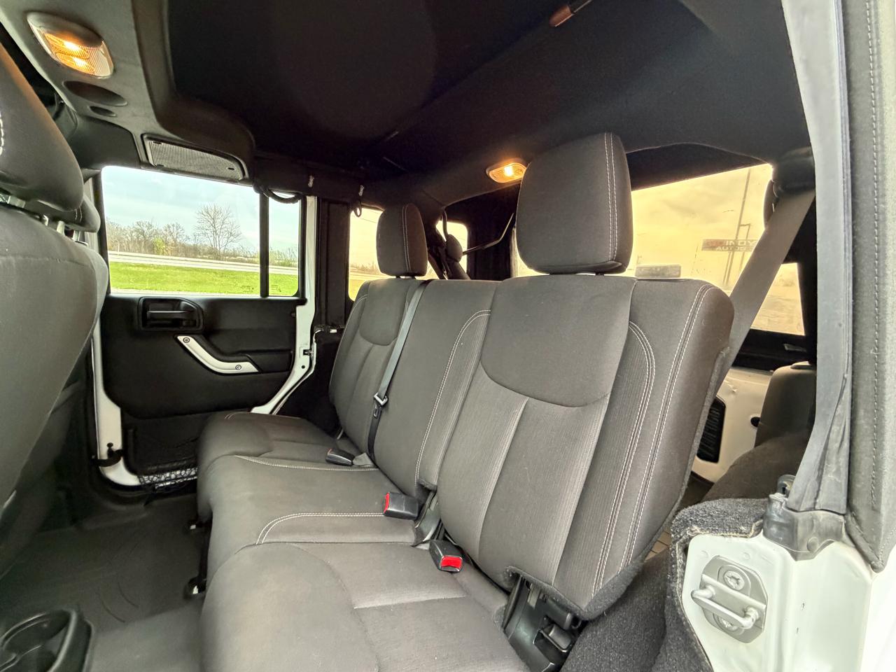 Jeep Wrangler Unlimited 4WD 4dr Sahara 2016