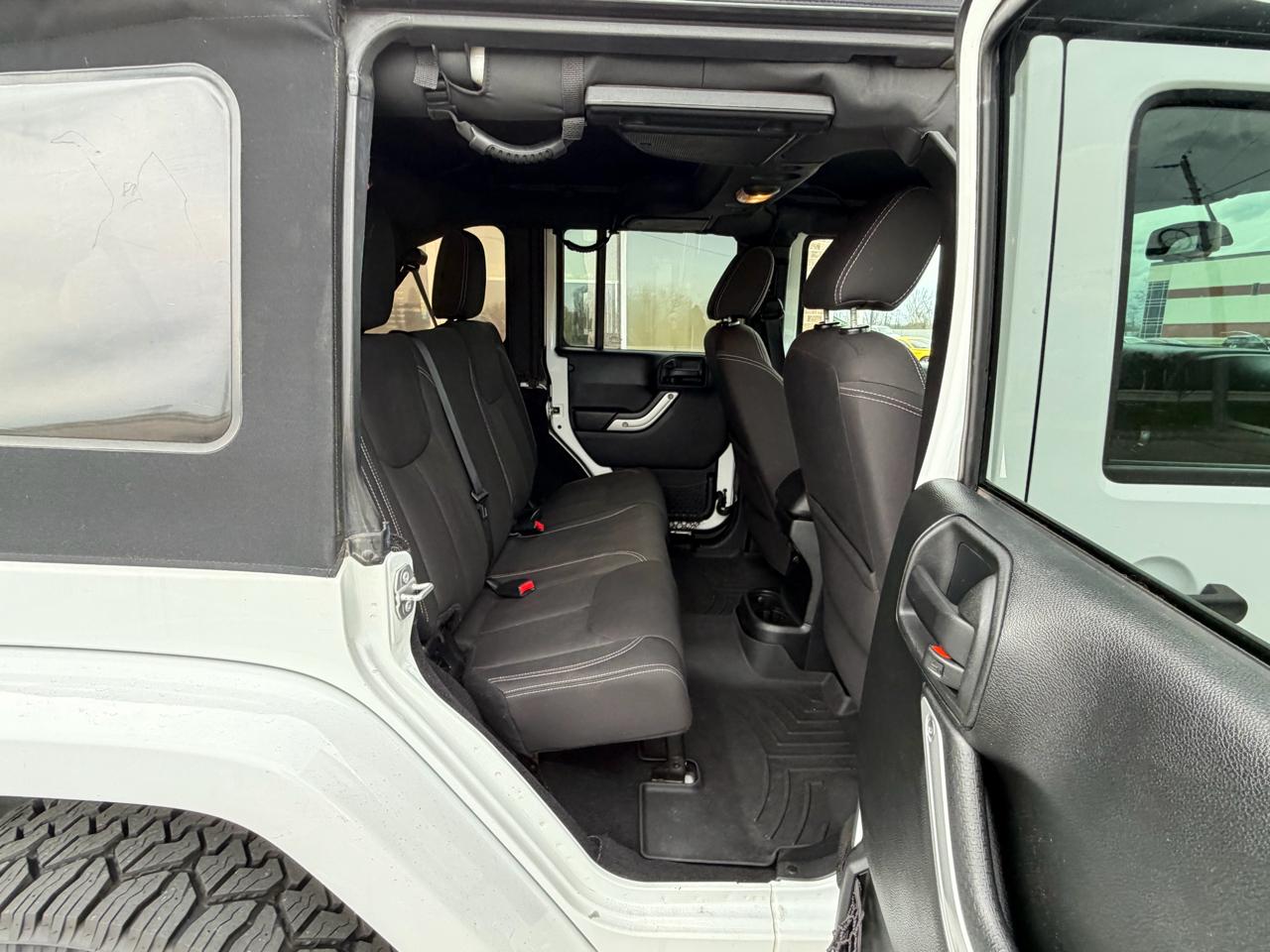 Jeep Wrangler Unlimited 4WD 4dr Sahara 2016