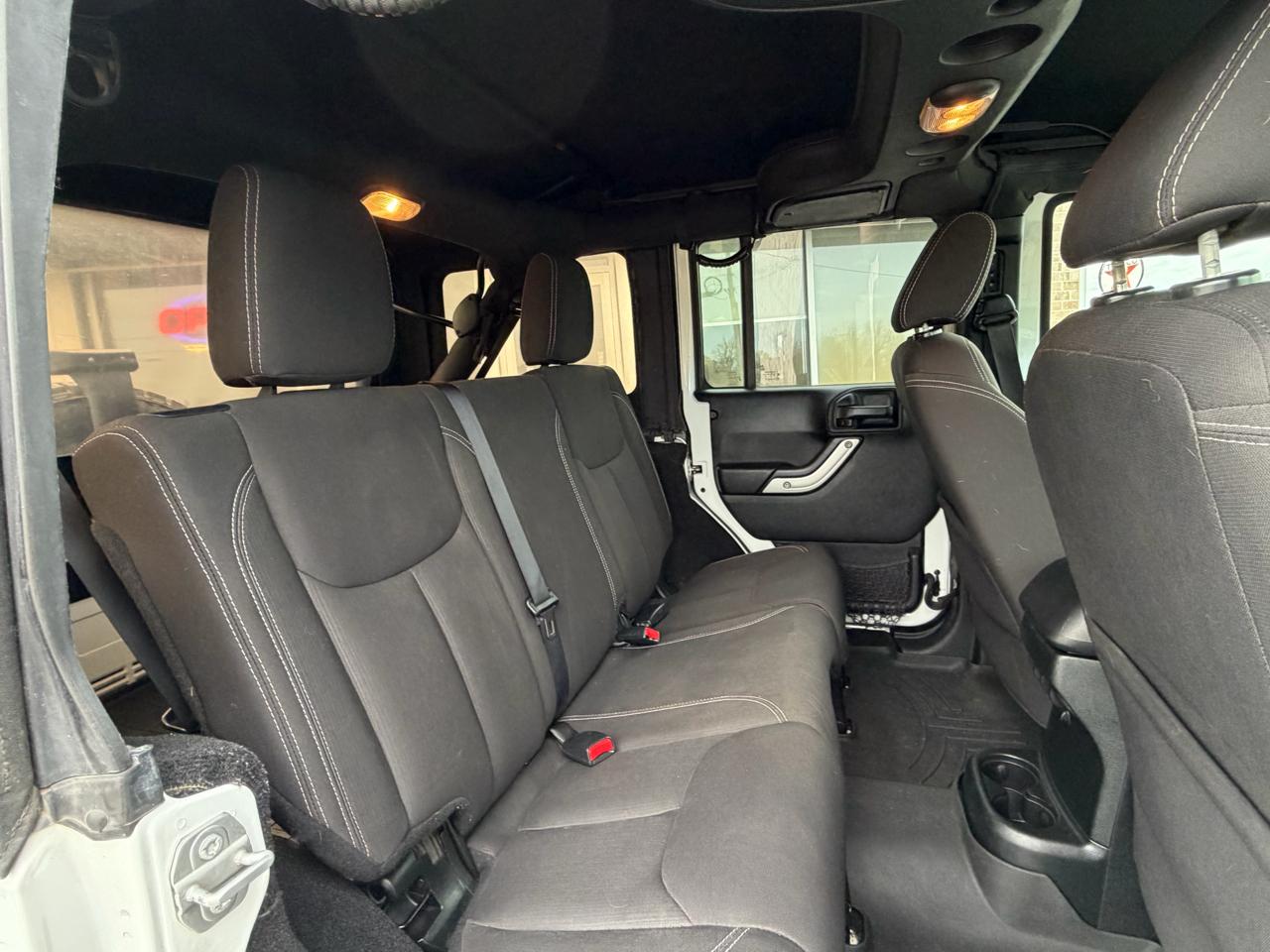 Jeep Wrangler Unlimited 4WD 4dr Sahara 2016