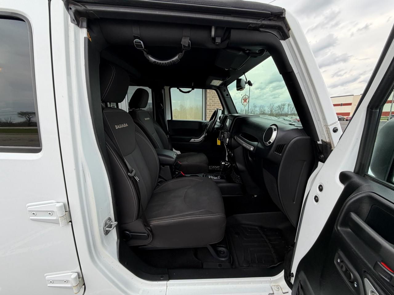 Jeep Wrangler Unlimited 4WD 4dr Sahara 2016