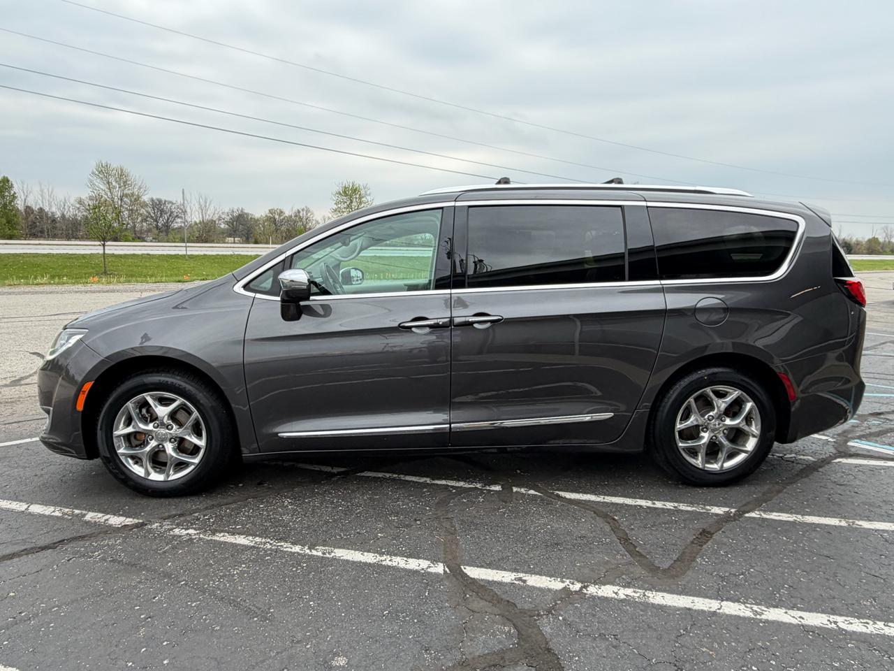 Chrysler Pacifica Limited FWD 2017