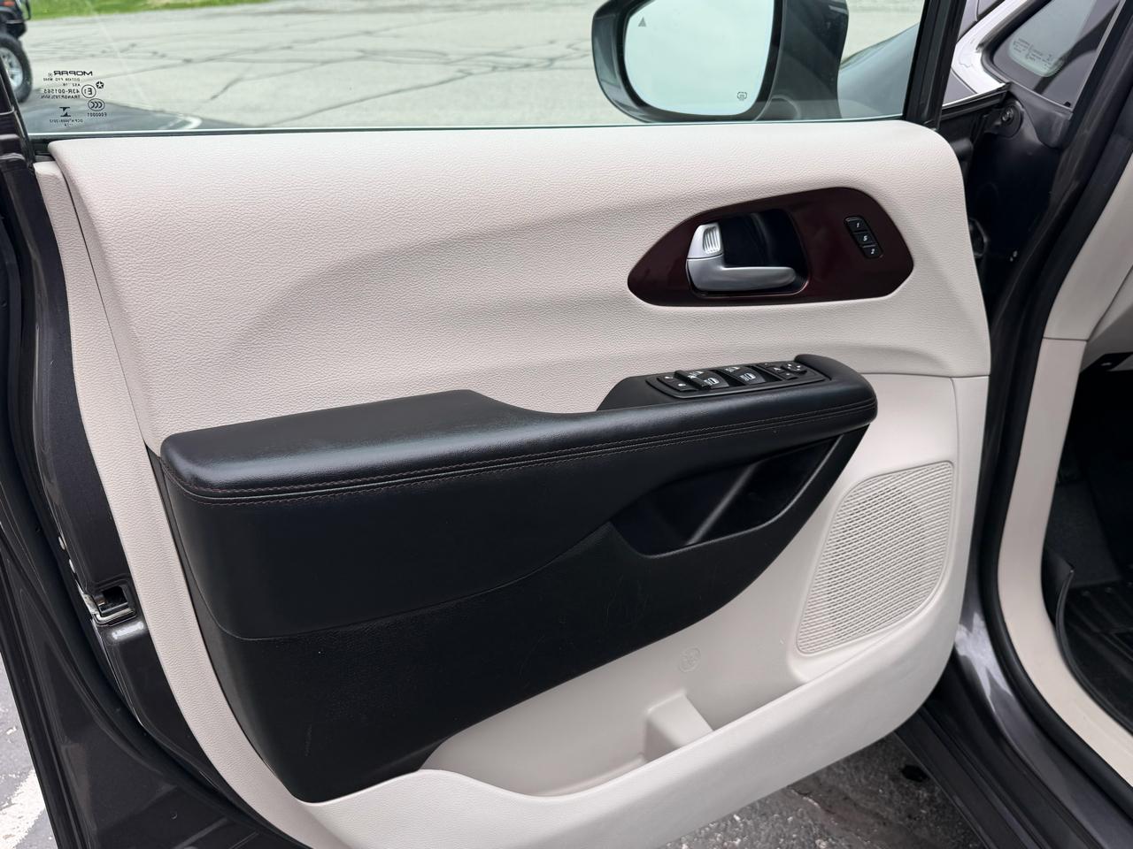 Chrysler Pacifica Limited FWD 2017