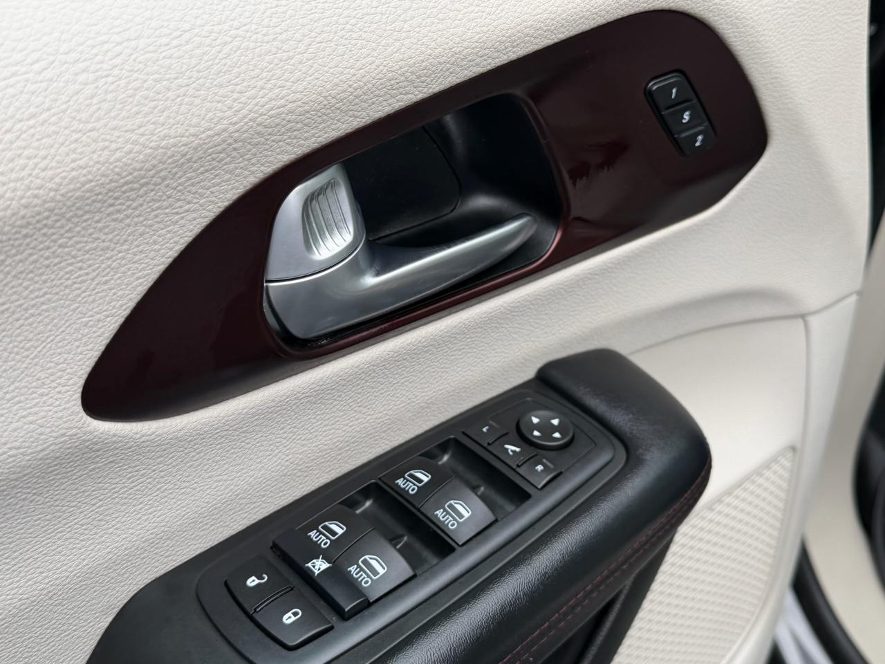 Chrysler Pacifica Limited FWD 2017