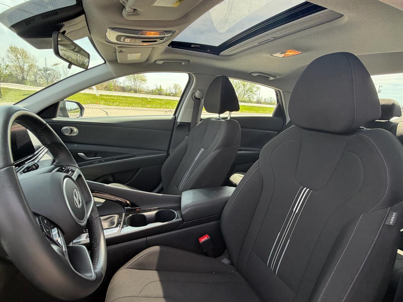 Hyundai Elantra SEL Convenience IVT 2025