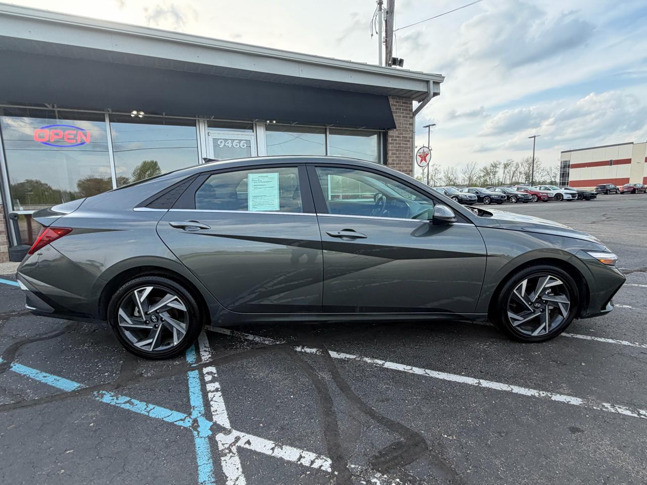 Hyundai Elantra SEL Convenience IVT 2025