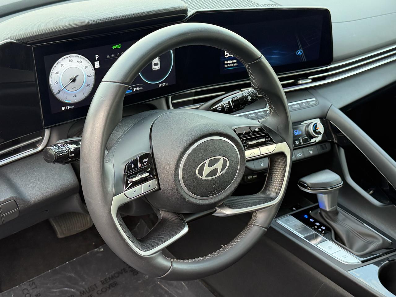 Hyundai Elantra SEL Convenience IVT 2025