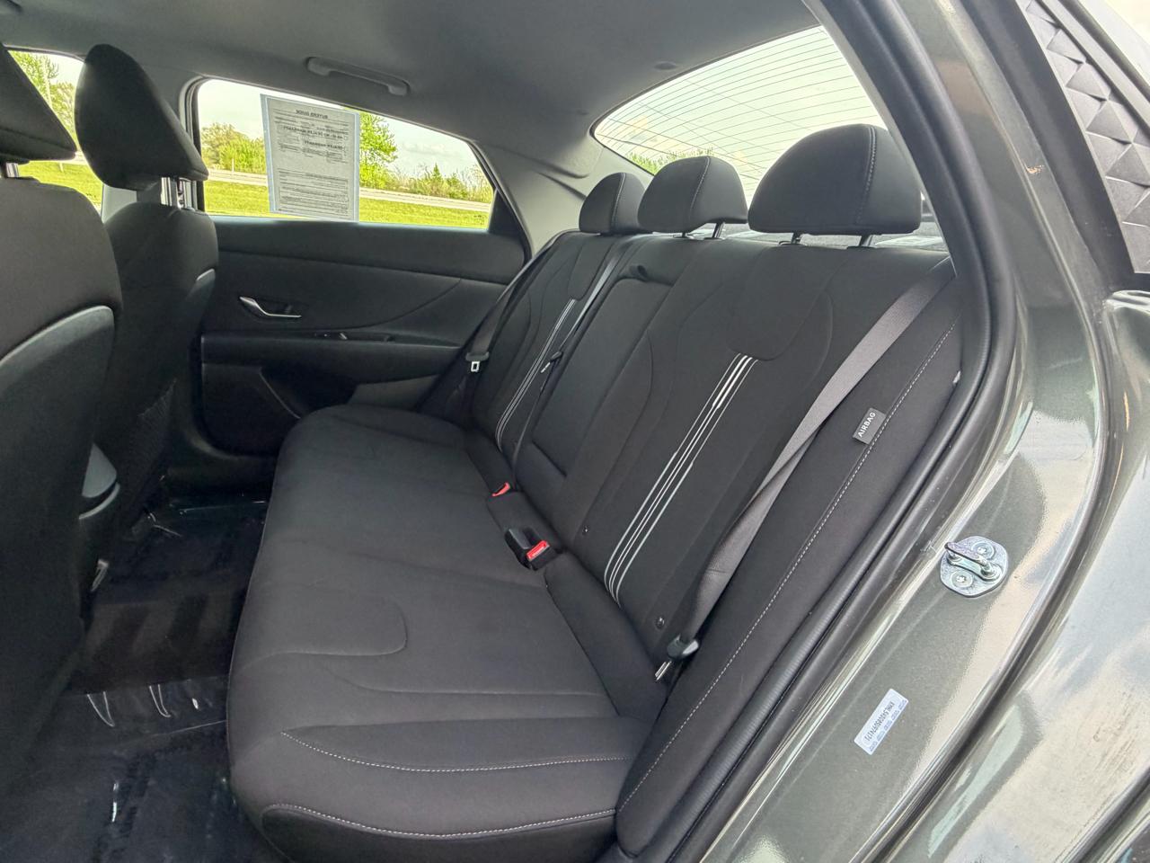 Hyundai Elantra SEL Convenience IVT 2025