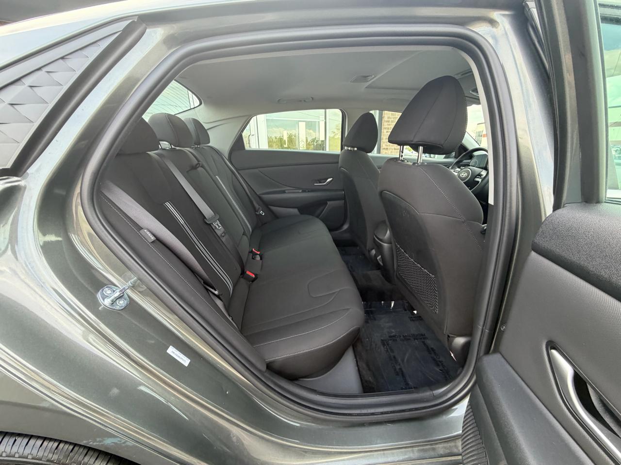 Hyundai Elantra SEL Convenience IVT 2025