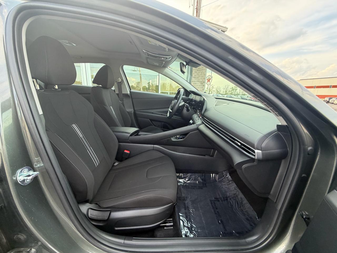 Hyundai Elantra SEL Convenience IVT 2025