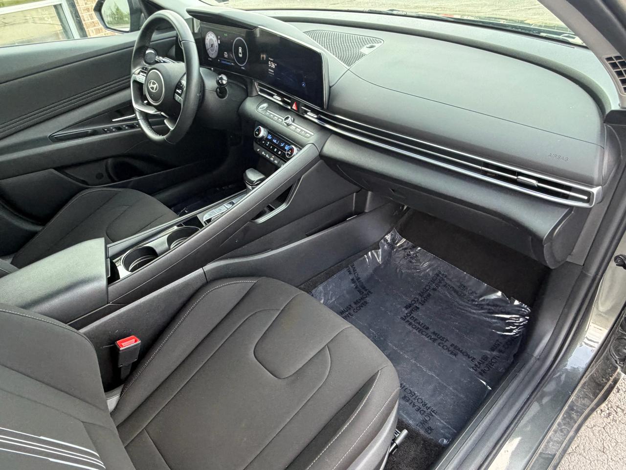 Hyundai Elantra SEL Convenience IVT 2025