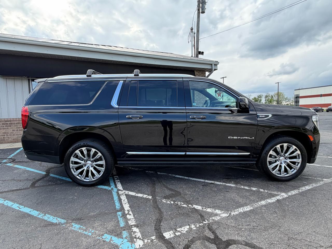 GMC Yukon XL 4WD 4dr Denali 2021