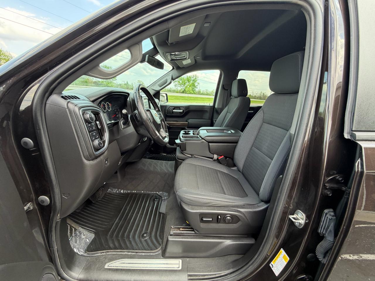 Chevrolet Silverado 1500 4WD Crew Cab 147" LT 2020