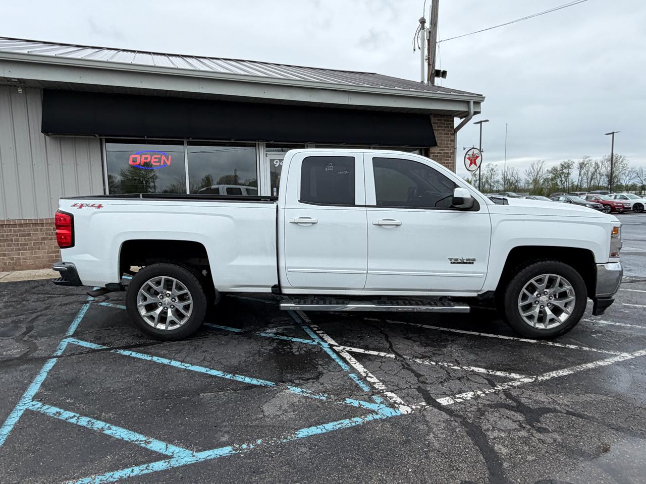 Chevrolet Silverado 1500 4WD Double Cab 143.5" LT w/1LT 2017
