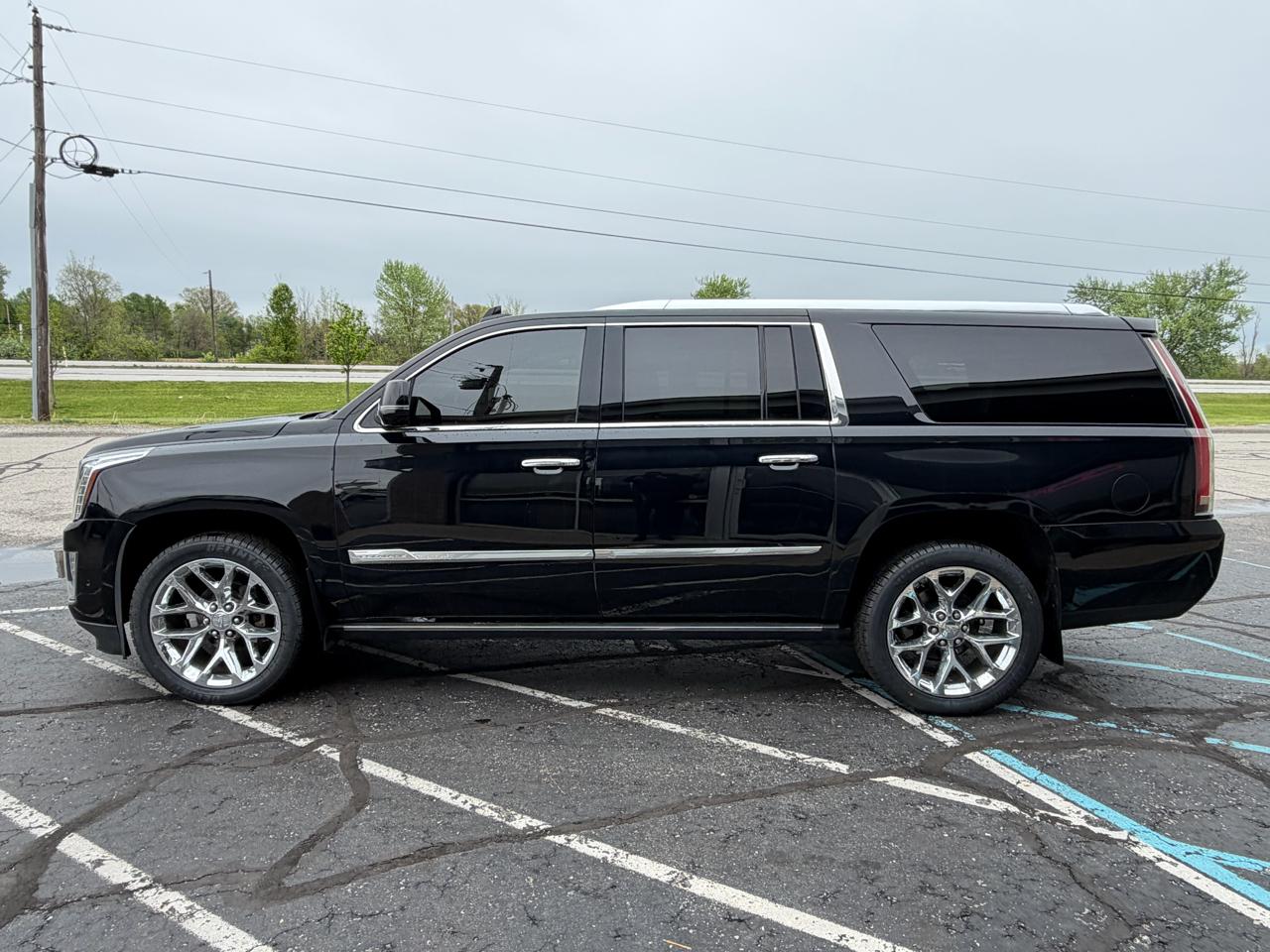 Cadillac Escalade ESV 4WD 4dr Platinum 2017