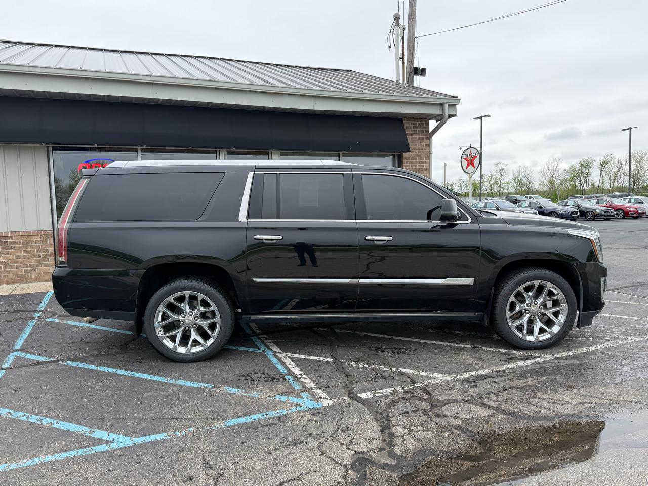 Cadillac Escalade ESV 4WD 4dr Platinum 2017