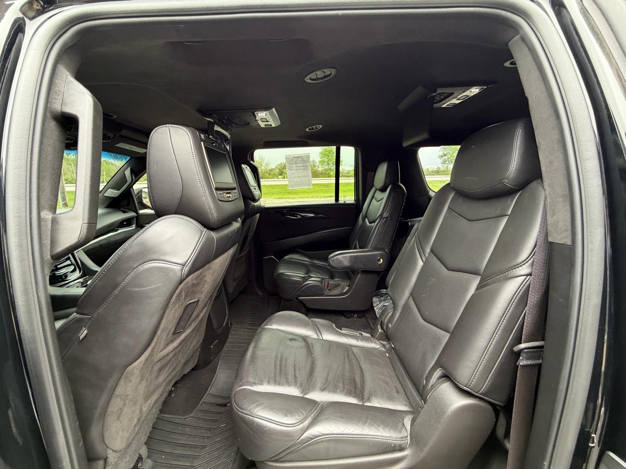 Cadillac Escalade ESV 4WD 4dr Platinum 2017