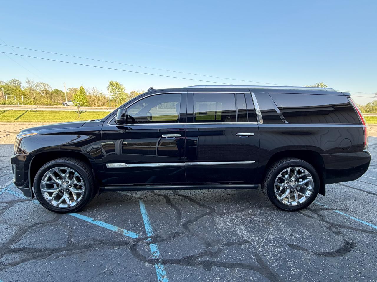 Cadillac Escalade ESV 4WD 4dr Platinum 2017