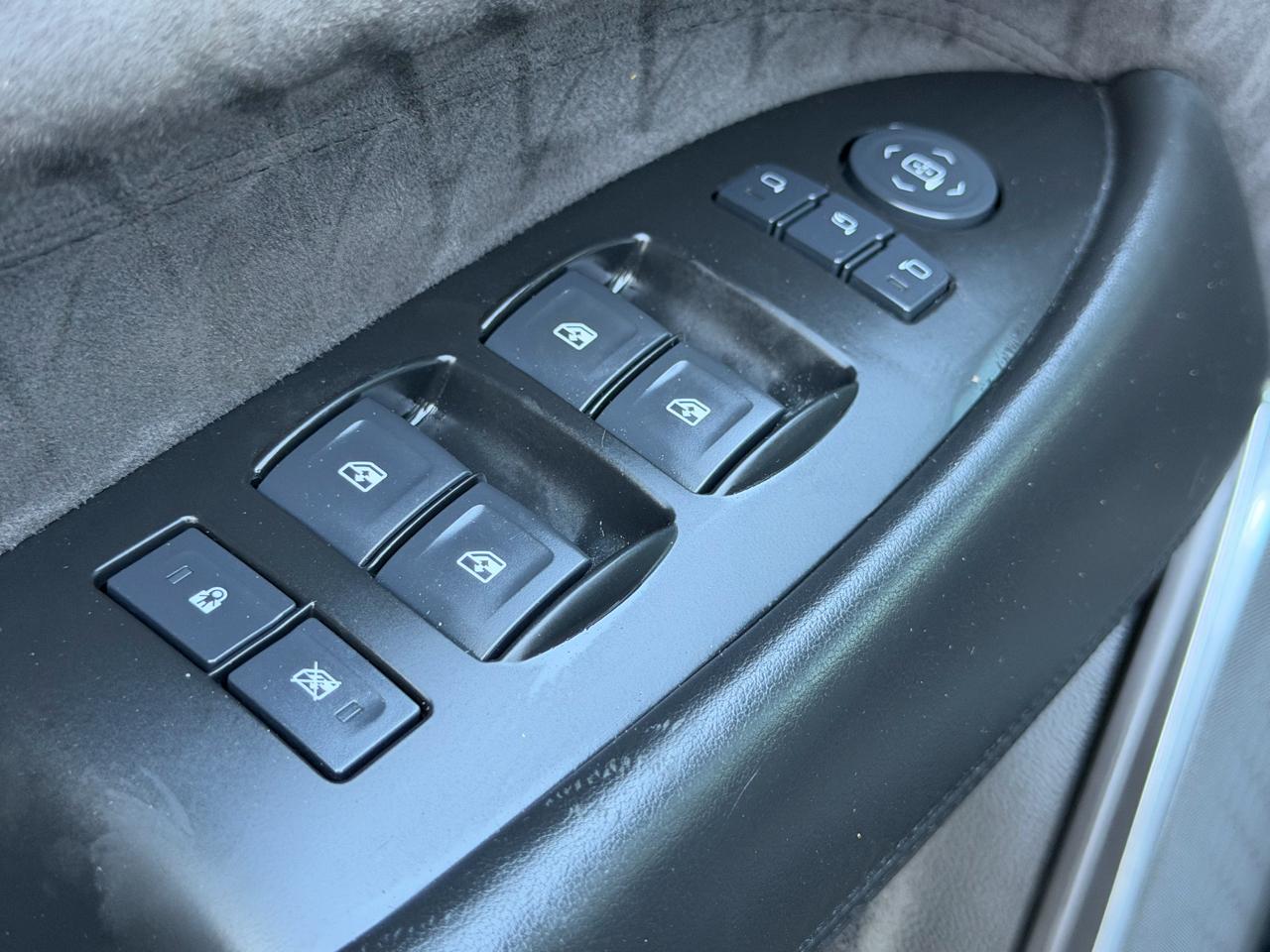 Cadillac Escalade ESV 4WD 4dr Platinum 2017