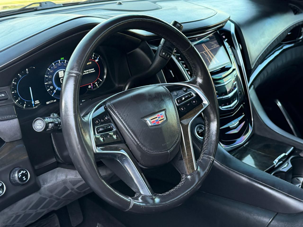 Cadillac Escalade ESV 4WD 4dr Platinum 2017