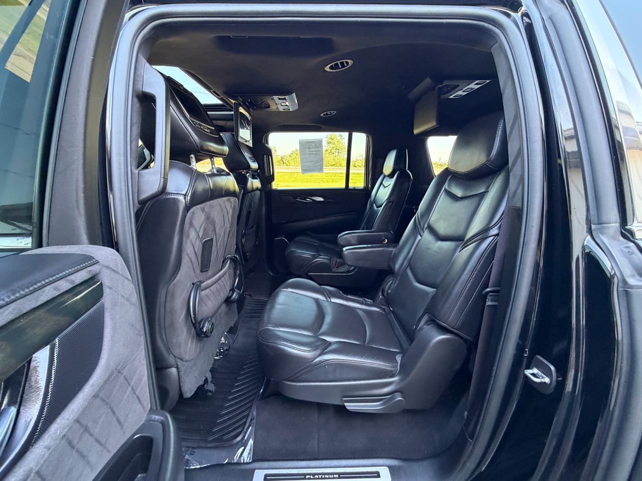 Cadillac Escalade ESV 4WD 4dr Platinum 2017