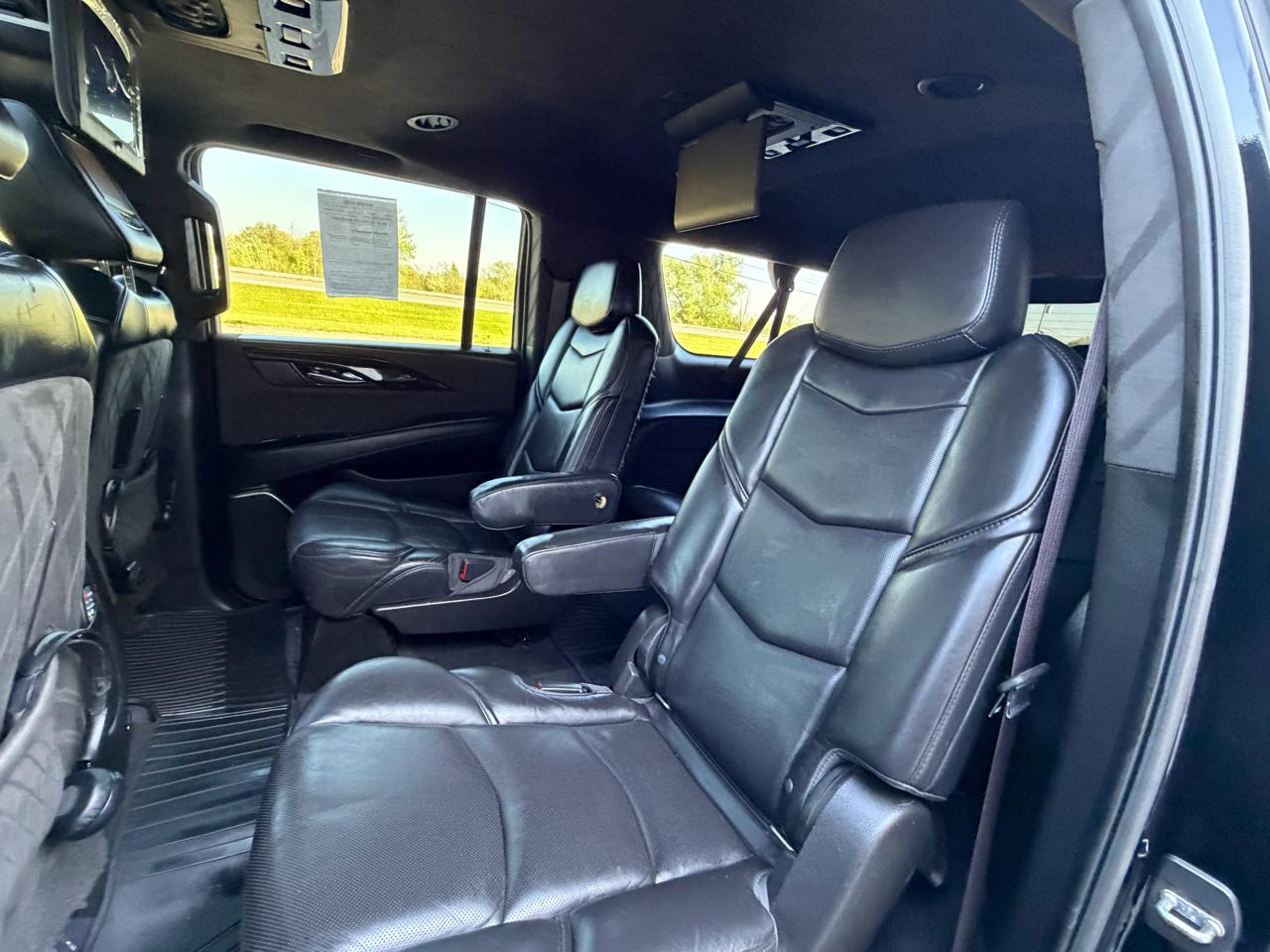 Cadillac Escalade ESV 4WD 4dr Platinum 2017