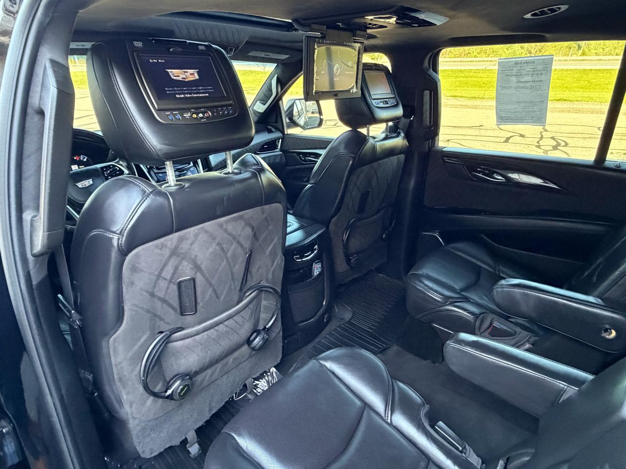 Cadillac Escalade ESV 4WD 4dr Platinum 2017