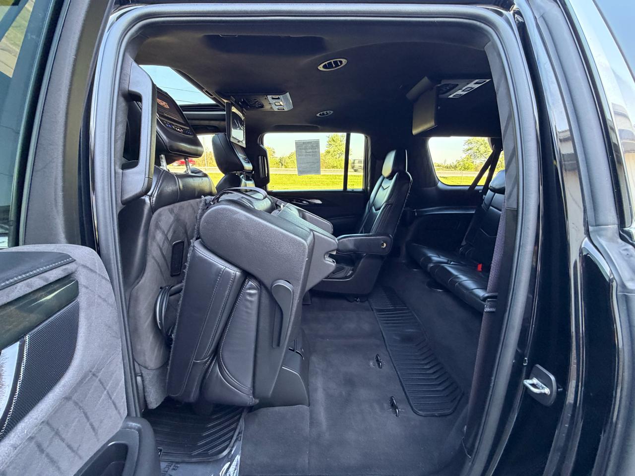 Cadillac Escalade ESV 4WD 4dr Platinum 2017