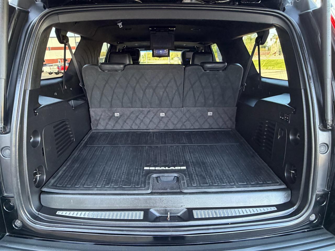 Cadillac Escalade ESV 4WD 4dr Platinum 2017