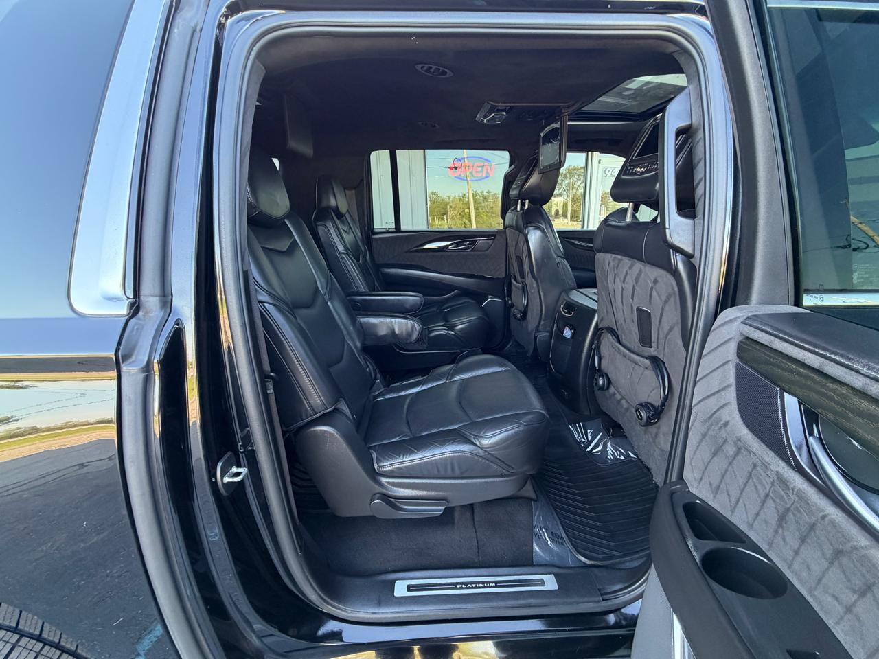 Cadillac Escalade ESV 4WD 4dr Platinum 2017
